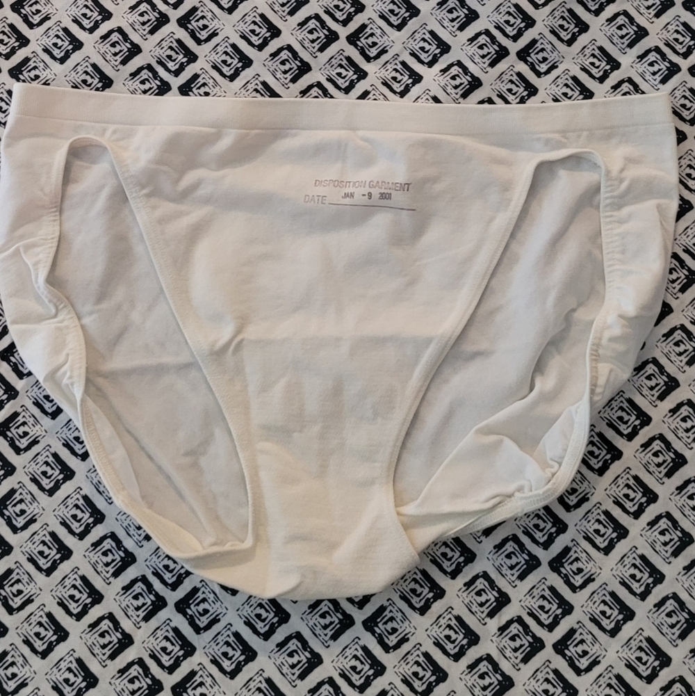 Barely there sample NWOT style 4389 xlg